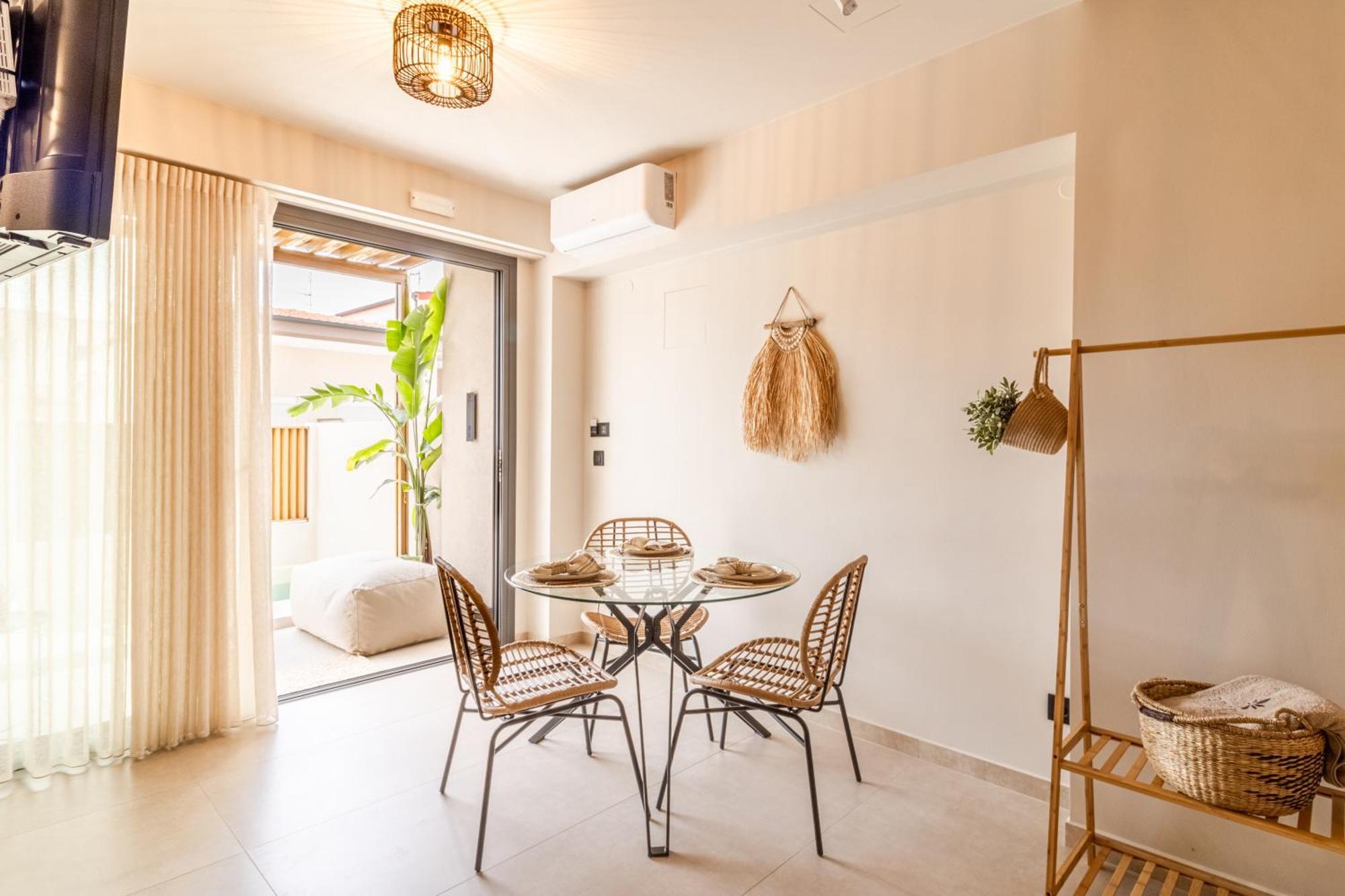 Adorno Private Suites Only Adults & Kids 12 Plus เนอาวรัสนา ภายนอก รูปภาพ