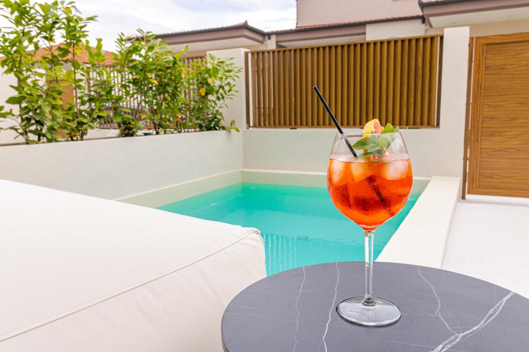 Adorno Private Suites Only Adults & Kids 12 Plus เนอาวรัสนา ภายนอก รูปภาพ