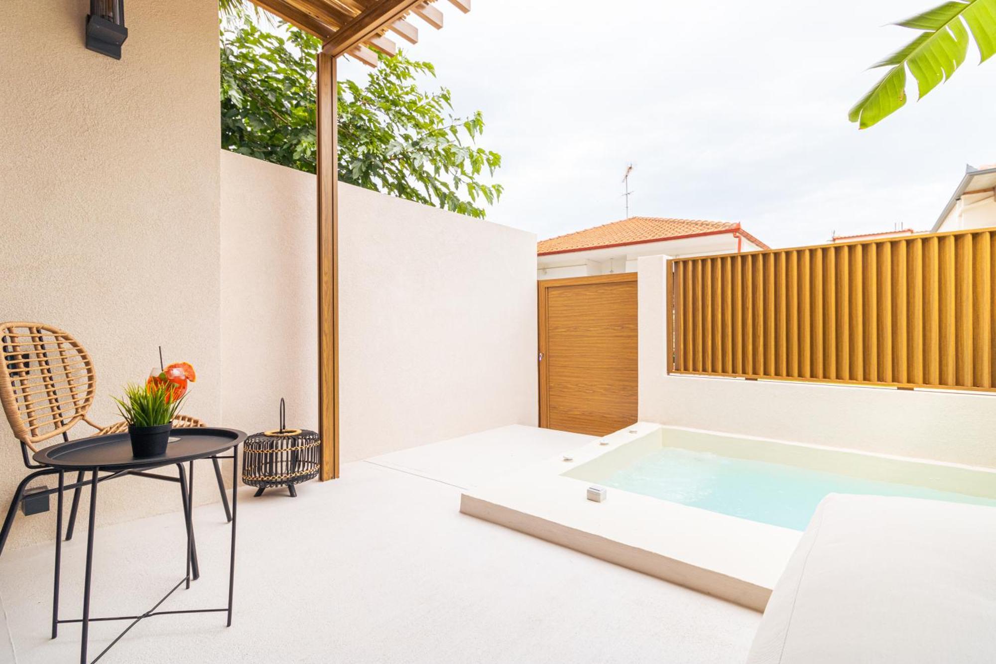 Adorno Private Suites Only Adults & Kids 12 Plus เนอาวรัสนา ภายนอก รูปภาพ
